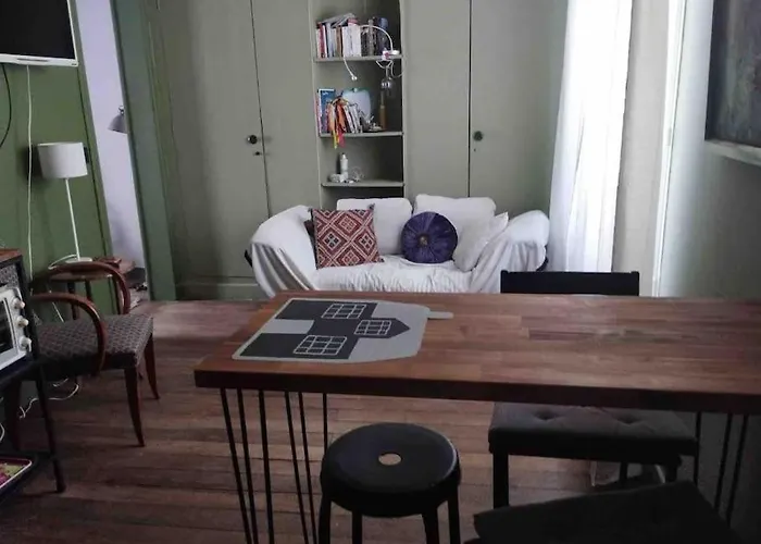 Cosy Nest In Montmartre